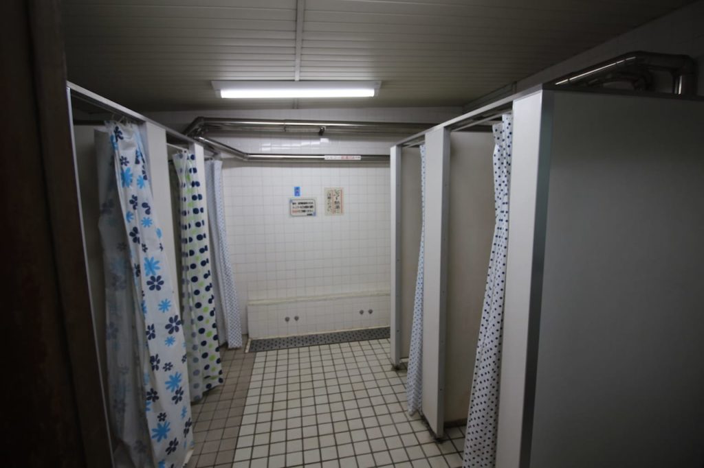 碑文谷公園　シャワー室１