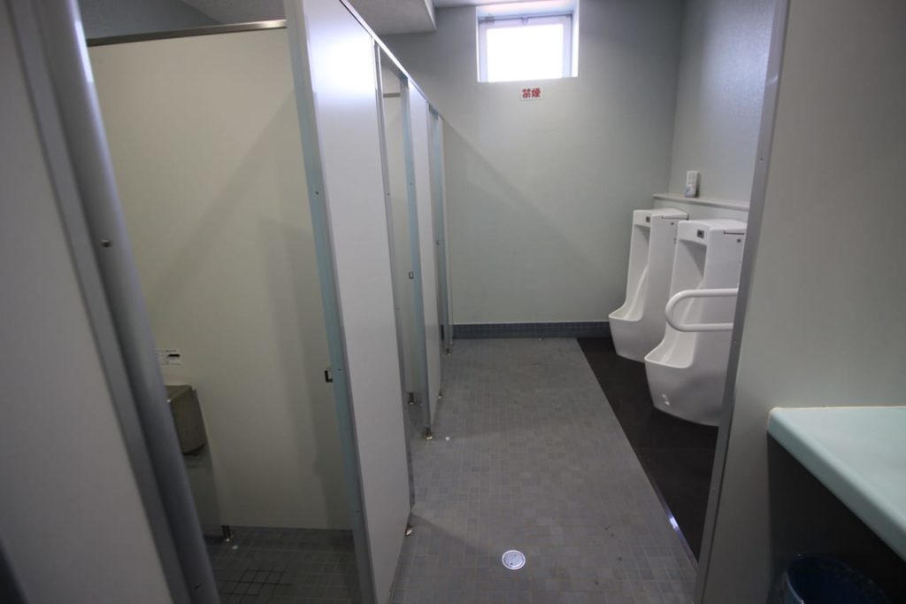 多摩川緑地　管理棟トイレ